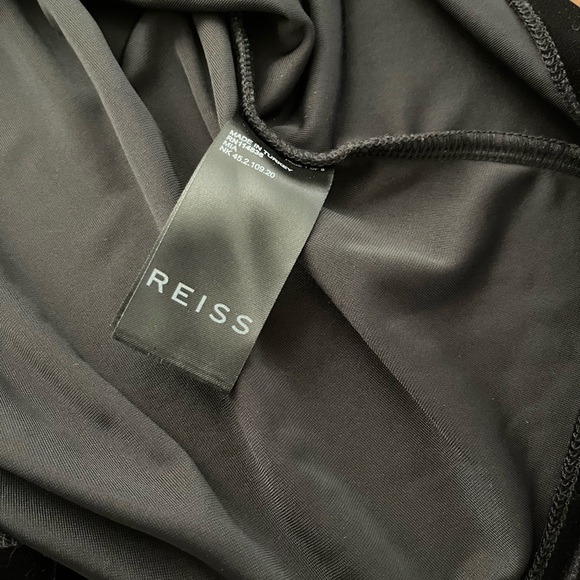 Reiss Dylan Elegant Black Velvet Drape off shoulder Top Black Sz L - Picture 8 of 8